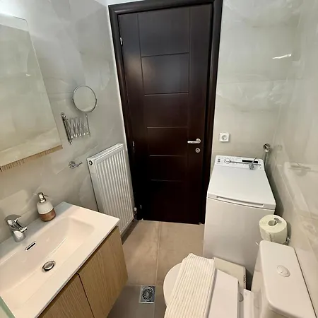 Daire Thano's House 1 Golos
