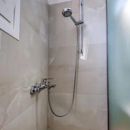 شقة Thano's House 1 *