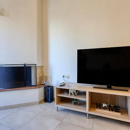 Thano's House 1 Apartment *